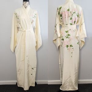 Luxurious Cream Silk Floral Embroidered Kimono